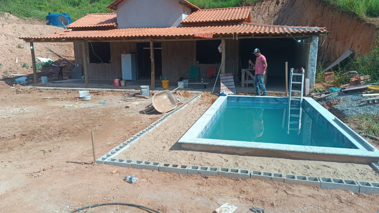 Chácara com casa e piscina