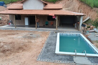 Chácara com casa e piscina