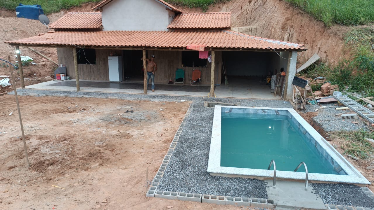 Chácara com casa e piscina